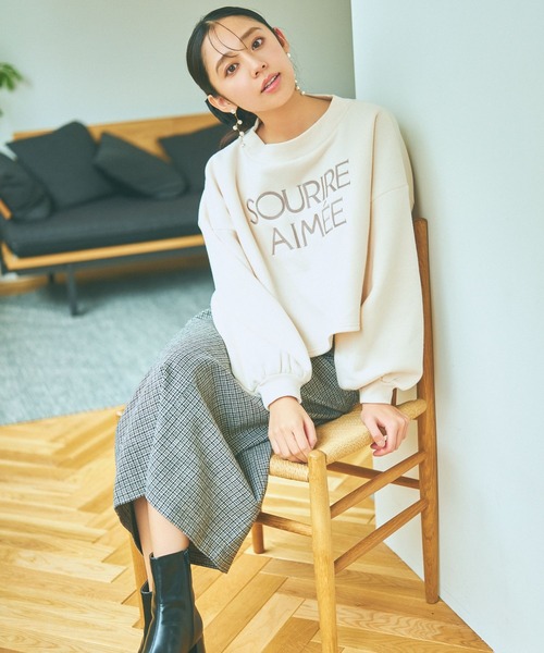 mysty woman（ミスティウーマン）の「線描き刺繍ロゴスウェット  988037（スウェット・レディース・ライトグリーン/モカ/オフホワイト・FREE）」の4枚目の写真