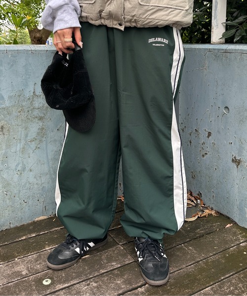 kutir（クティール）の「刺繍ロゴラインパンツ（その他パンツ・レディース・ネイビー/グリーン/ライトベージュ・LARGE/SMALL/MEDIUM）」の2枚目の写真