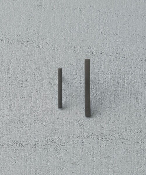 and cloud(アンドクラウド)の「Liner Asymmetry Pierce(ピアス(両耳用)・レディース・シルバー/ブラック・FREE)」の3枚目の写真