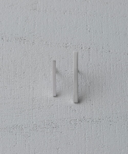 and cloud(アンドクラウド)の「Liner Asymmetry Pierce(ピアス(両耳用)・レディース・シルバー/ブラック・FREE)」の8枚目の写真