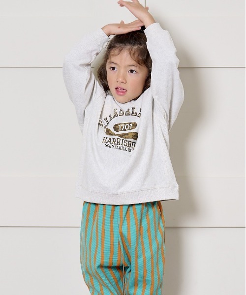 BIG FIELD(ビッグフィールド)の「ナガソデリブツキプリントロンT(80~150cm)(Tシャツ/カットソー・キッズ・オフホワイト/キャメル/ライトブルー/チャコール・120/130/140/90/100/110/95/150/80)」の8枚目の写真