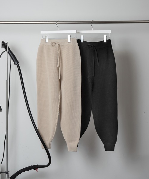 Amiur(エミレ)の「waffle knit easy pants / ワッフルニットイージーパンツ(その他パンツ・レディース・ベージュ/ブラック・FREE)」の7枚目の写真