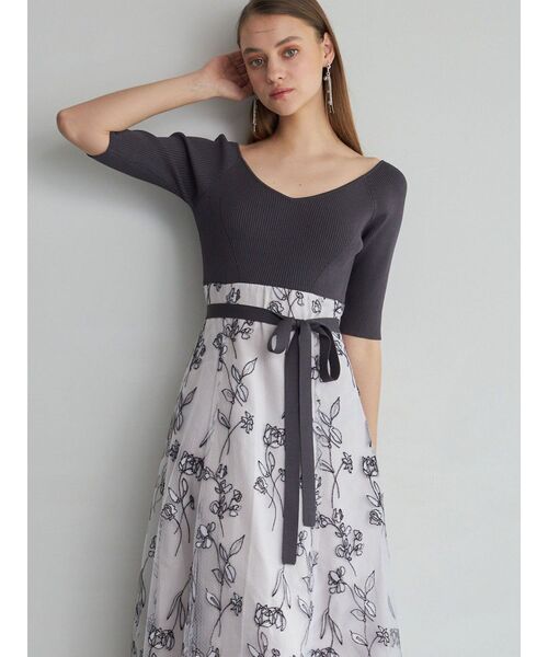 MERCURYDUO（マーキュリーデュオ）の「チュール刺繍カシュクールニットドッキングワンピース（ワンピース・レディース・ベージュ/チャコールグレー・SMALL/MEDIUM）」の10枚目の写真