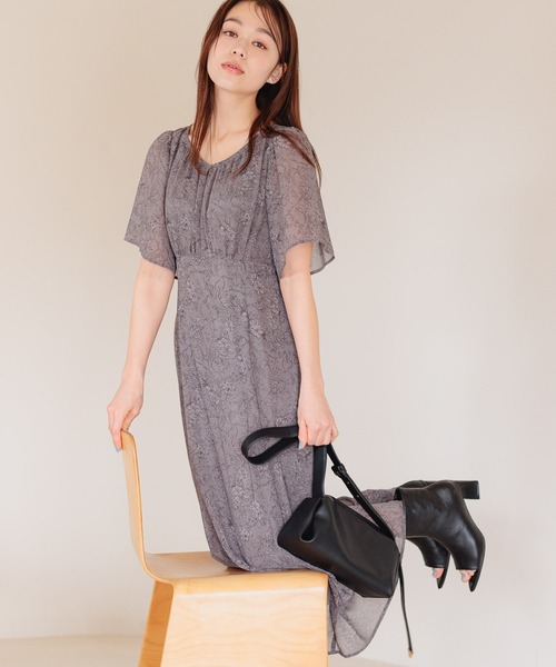 mysty woman（ミスティウーマン）の「Vネックエンパイアワンピース　113635（ワンピース・レディース・アイボリー/ブラック/グレー系その他/ホワイト/ライトグリーン/ブラック系その他・FREE）」の9枚目の写真