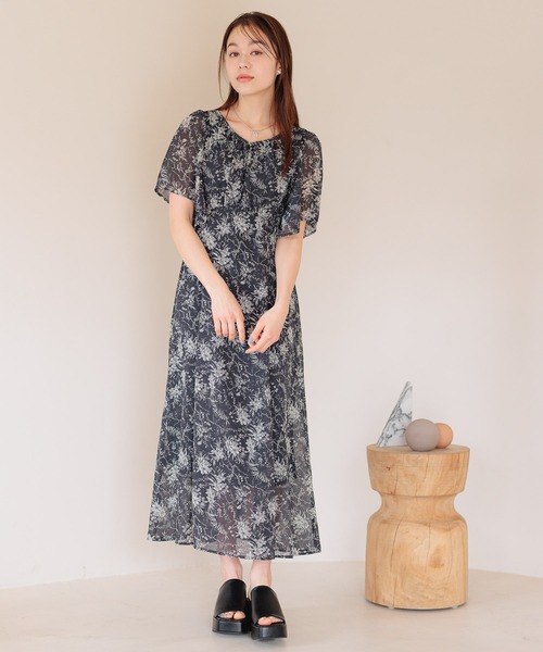 mysty woman（ミスティウーマン）の「Vネックエンパイアワンピース