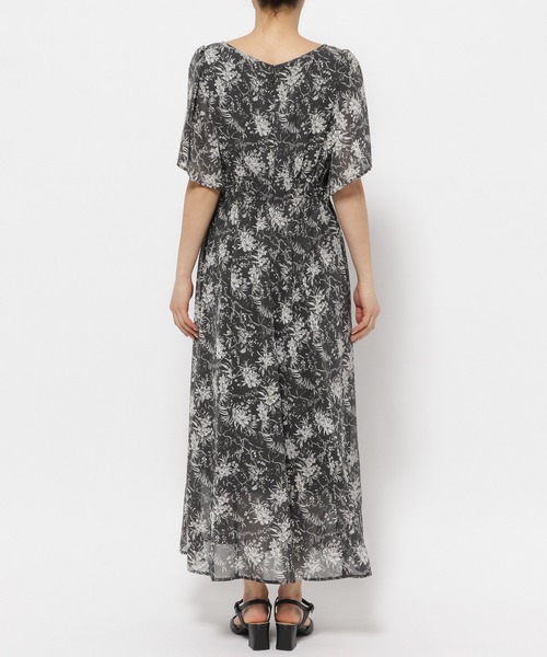 mysty woman（ミスティウーマン）の「Vネックエンパイアワンピース