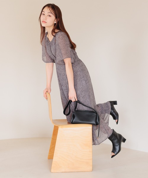 mysty woman（ミスティウーマン）の「Vネックエンパイアワンピース　113635（ワンピース・レディース・アイボリー/ブラック/グレー系その他/ホワイト/ライトグリーン/ブラック系その他・FREE）」の8枚目の写真