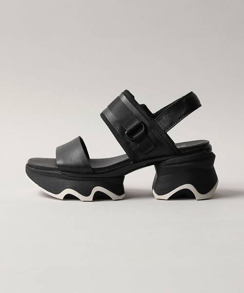 SOREL（ソレル）の「＜SOREL＞KINETIC IMPACT SLING（サンダル・レディース・ベージュ/ブラック・22.5cm/23cm/24cm/25cm）」の2枚目の写真