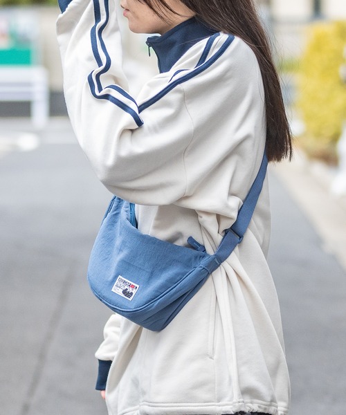 Red Cap Girl(レッドキャプガール)の「【1】〔Red Cap Girl/レッドキャップガール〕ピスタグ付き ミニナイロンバッグ(ボディバッグ/ウエストポーチ・メンズ・アイボリー/カーキ/ブラック/ブルー/グレー/ネイビー・FREE)」の7枚目の写真