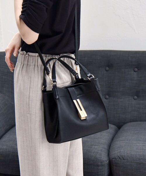 quaranciel（カランシエル）の「quaranciel: ビッグ プレート 2way トートバッグ（トートバッグ・レディース・ベージュ/ブラウン/ブラック・ONE SIZE）」の9枚目の写真