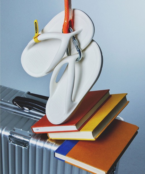 TAW&TOE（トーアンドトー）の「TAW&TOE/トーアンドトー ゼロビティ オージー フリップフロップ リカバリーサンダル レディース（サンダル・レディース・グレー/ホワイト/ブラック/スモークグレー/グレイッシュベージュ・23.0cm/24.0cm/25.0cm/22.0cm/26.0cm/27.0cm/28.0cm/29.0cm）」の11枚目の写真