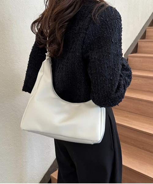 gossip！ロサンゼルス（ゴシップロサンゼルス）の「【新色追加】 シャーリングリボンレザーショルダーバッグ（ハンドバッグ・レディース・ホワイト/ブラック/シルバー/ブラウン/シャンパン/ブルー・FREE）」の8枚目の写真