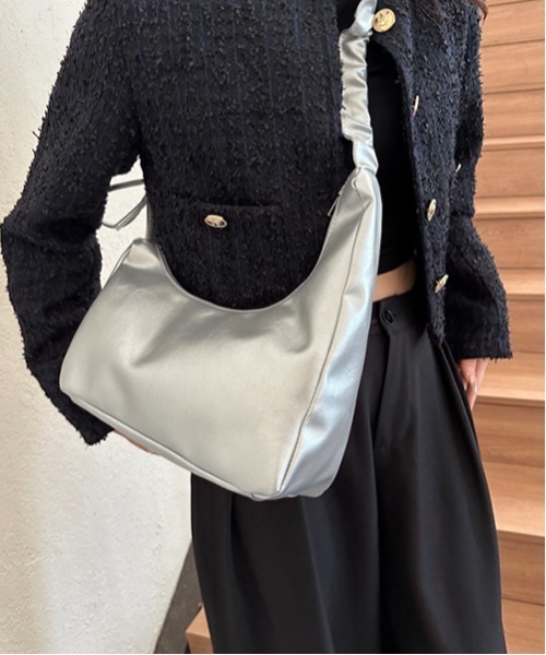 gossip！ロサンゼルス（ゴシップロサンゼルス）の「【新色追加】 シャーリングリボンレザーショルダーバッグ（ハンドバッグ・レディース・ホワイト/ブラック/シルバー/ブラウン/シャンパン/ブルー・FREE）」の9枚目の写真