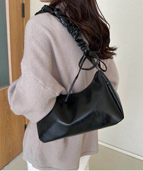 gossip！ロサンゼルス（ゴシップロサンゼルス）の「【新色追加】 シャーリングリボンレザーショルダーバッグ（ハンドバッグ・レディース・ホワイト/ブラック/シルバー/ブラウン/シャンパン/ブルー・FREE）」の13枚目の写真