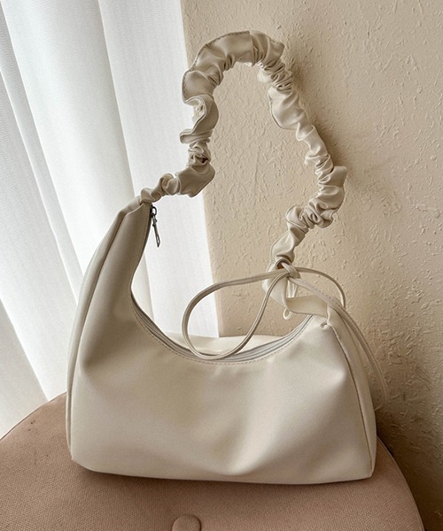 gossip！ロサンゼルス（ゴシップロサンゼルス）の「【新色追加】 シャーリングリボンレザーショルダーバッグ（ハンドバッグ・レディース・ホワイト/ブラック/シルバー/ブラウン/シャンパン/ブルー・FREE）」の15枚目の写真