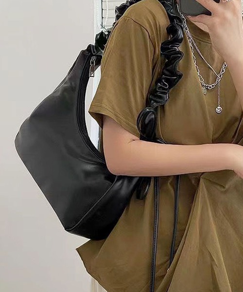 gossip！ロサンゼルス（ゴシップロサンゼルス）の「【新色追加】 シャーリングリボンレザーショルダーバッグ（ハンドバッグ・レディース・ホワイト/ブラック/シルバー/ブラウン/シャンパン/ブルー・FREE）」の20枚目の写真