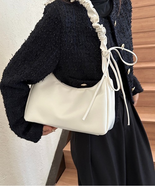 gossip！ロサンゼルス（ゴシップロサンゼルス）の「【新色追加】 シャーリングリボンレザーショルダーバッグ（ハンドバッグ・レディース・ホワイト/ブラック/シルバー/ブラウン/シャンパン/ブルー・FREE）」の18枚目の写真