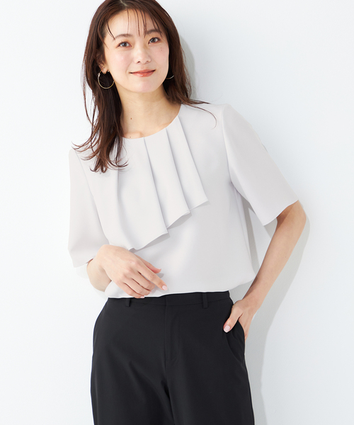 A/C DESIGN BY ALPHA CUBIC(エーシーデザインバイアルファキュービック)の「【接触冷感】フリルブラウス(シャツ/ブラウス・レディース・サックスブルー/オフホワイト/ライトグレー・11号/13号/9号)」の3枚目の写真