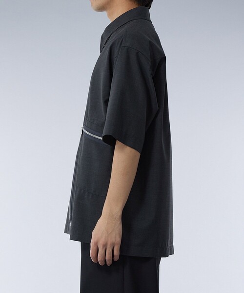 UNITED TOKYO(ユナイテッドトウキョウ)の「スーツウール ジップシャツブルゾン(ブルゾン・メンズ・ブラック/ダークグレー・1/2)」の3枚目の写真