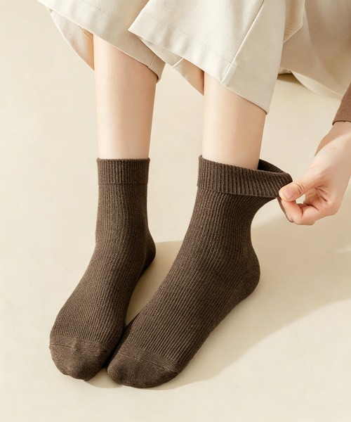 Miniministore(ミニミニストア)の「リブソックス レディース ミドル丈 靴下(ソックス/靴下・レディース・ベージュ/キャメル/ブラウン/ダークグリーン/ブラック/イエロー/ダークグレー/ライトグレー/ワインレッド/ブルー/ホワイト/パープル・FREE)」の5枚目の写真