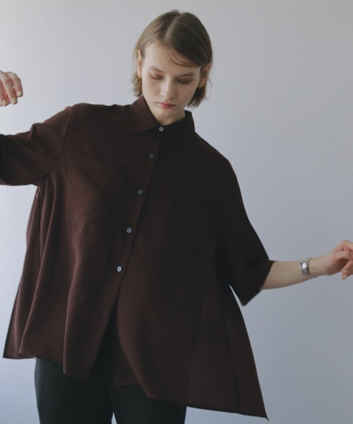 MANOF（マノフ）の「BACK LAYER SHIRT（シャツ/ブラウス・レディース・ブルー/ブラウン/イエロー/ブラック/アイボリー/ピンク/ターコイズブルー・FREE）」の4枚目の写真