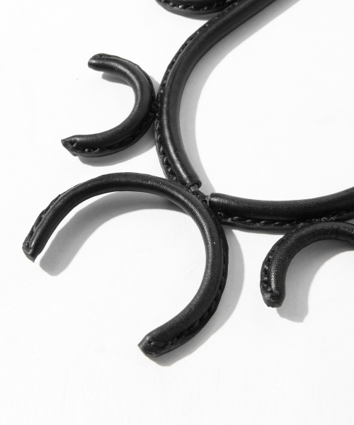 Ray BEAMS(レイビームス)の「crescioni / Flor Neck Lace(ネックレス・レディース・ホワイト/ブラック・ONE SIZE)」の7枚目の写真