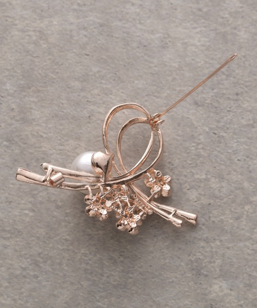 epic day（エピックデイ）の「パールビジューダブルラインブローチ（ブローチ/コサージュ・レディース・ピンクゴールド・F）」の4枚目の写真
