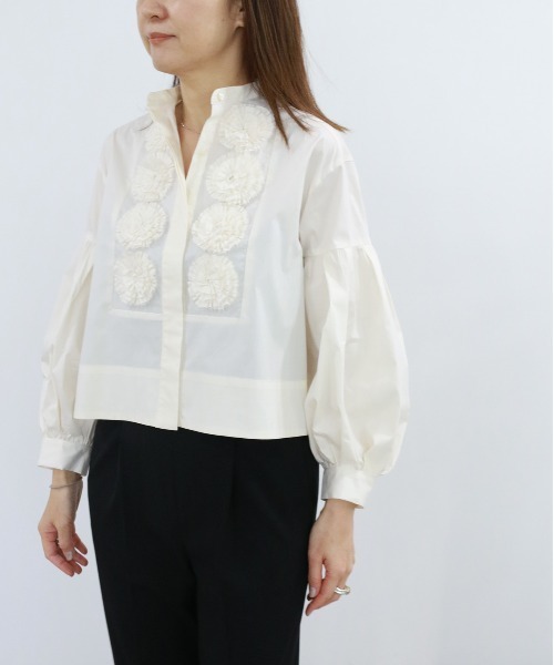 Marilyn Moon（マリリンムーン）の「ドラマティックタックモチーフブラウス（シャツ/ブラウス・レディース・アイボリー/ネイビー/ブラック/オフホワイト・FREE）」の4枚目の写真