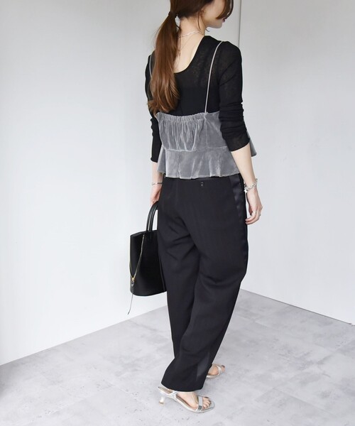 quaranciel(カランシエル)の「quaranciel:〈手洗い可能〉フロッキー ペプラム キャミソール(キャミソール・レディース・ブラック/グレー・ONE SIZE)」の4枚目の写真