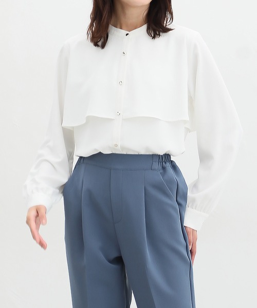 Honeys(ハニーズ)の「ケープ風ブラウス(シャツ/ブラウス・レディース・ネイビー/ホワイト/ダークブラウン/グレイッシュベージュ・S/M/L/LL/3L)」の1枚目の写真
