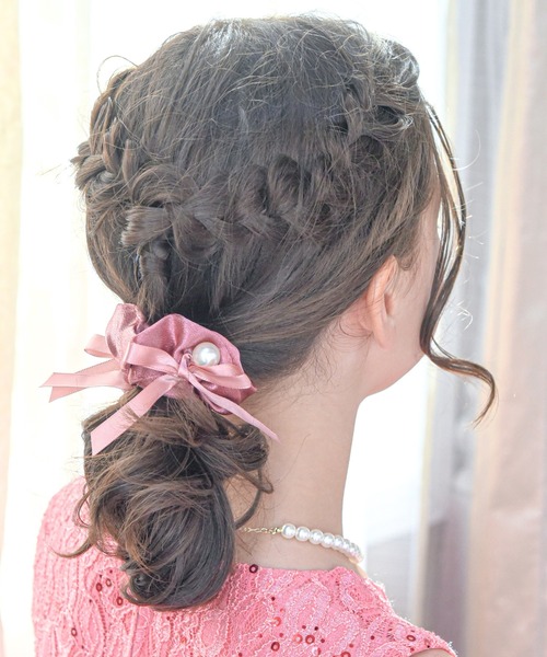 Catherine Cottage（キャサリンコテージ）の「【ZOZO限定】パールリボンサテンシュシュ（シュシュ・キッズ・ブラック/ピンク/ベージュ・FREE）」の5枚目の写真