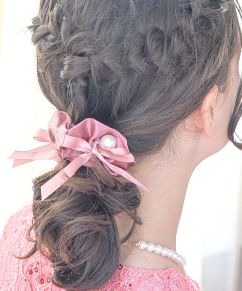 Catherine Cottage（キャサリンコテージ）の「【ZOZO限定】パールリボンサテンシュシュ（シュシュ・キッズ・ブラック/ピンク/ベージュ・FREE）」の9枚目の写真