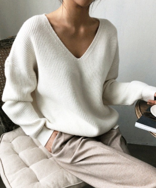 a lot of love（ア ロット オブ ラブ）の「ゆるめVネック ドロップショルダーニット（ニット/セーター・レディース・ブルー/オフホワイト・FREE）」の2枚目の写真