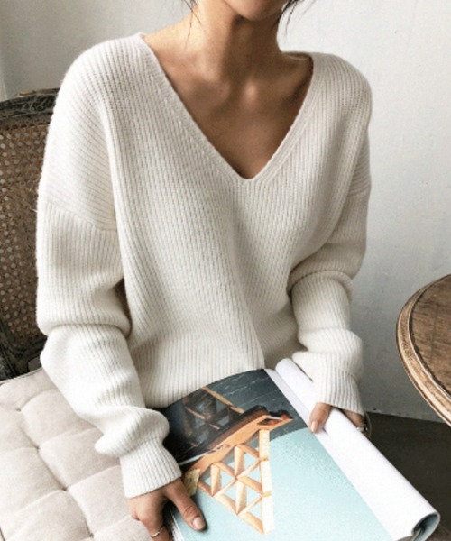 a lot of love（ア ロット オブ ラブ）の「ゆるめVネック ドロップショルダーニット（ニット/セーター・レディース・ブルー/オフホワイト・FREE）」の4枚目の写真