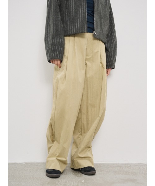 CHAROL（シャロル）の「ヘムタックパンツ（その他パンツ・レディース・ブラック/ベージュ・S/M）」の2枚目の写真