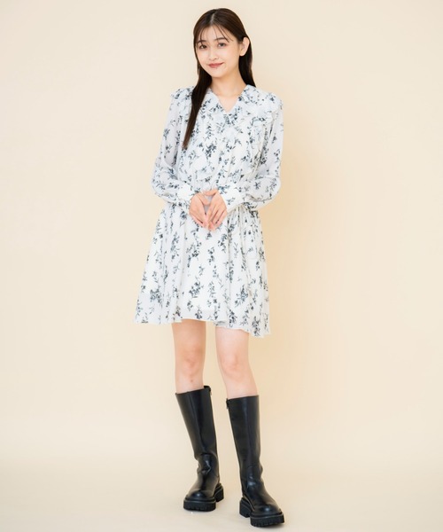 REDYAZEL（レディアゼル）の「フローラルプリントシフォンミニワンピース（ワンピース・レディース・ブラック/ホワイト/ベージュ・FREE）」の7枚目の写真