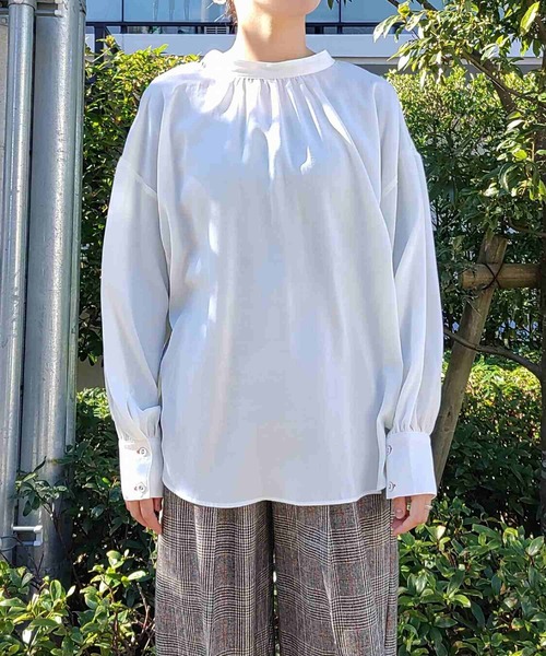 Q（キュー）の「2wayボリューム袖ブラウス（シャツ/ブラウス・レディース・ネイビー/ホワイト・MEDIUM）」の7枚目の写真