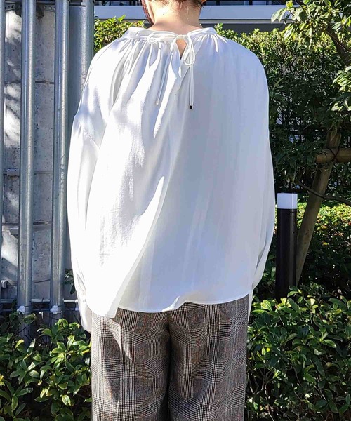 Q（キュー）の「2wayボリューム袖ブラウス（シャツ/ブラウス・レディース・ネイビー/ホワイト・MEDIUM）」の9枚目の写真