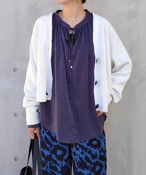 Q（キュー）の「2wayボリューム袖ブラウス（シャツ/ブラウス・レディース・ネイビー/ホワイト・MEDIUM）」の22枚目の写真