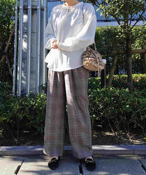 Q（キュー）の「2wayボリューム袖ブラウス（シャツ/ブラウス・レディース・ネイビー/ホワイト・MEDIUM）」の19枚目の写真