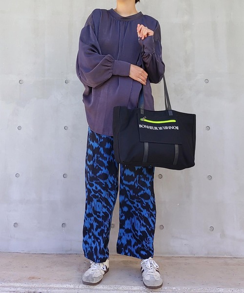 Q（キュー）の「2wayボリューム袖ブラウス（シャツ/ブラウス・レディース・ネイビー/ホワイト・MEDIUM）」の16枚目の写真