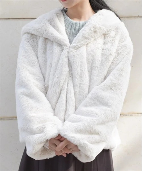 ホワイトファーダッフルコート SHIPS（シップス）の「フェイクファーダッフルコート◇（ダッフル