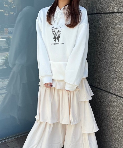 merrylatte(メリーラテ)の「モノクロリボン猫パーカー(パーカー・レディース・ホワイト・LARGE)」の1枚目の写真