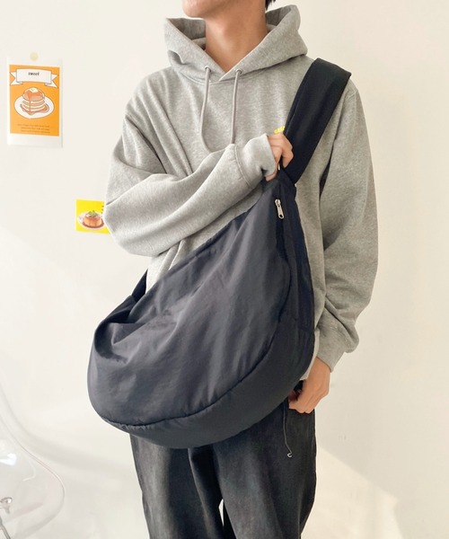 WEGO（ウィゴー）の「WEGO/エアリーBIGショルダー（ショルダーバッグ・レディース・その他1/ブラック/ブラック系その他・FREE）」の4枚目の写真