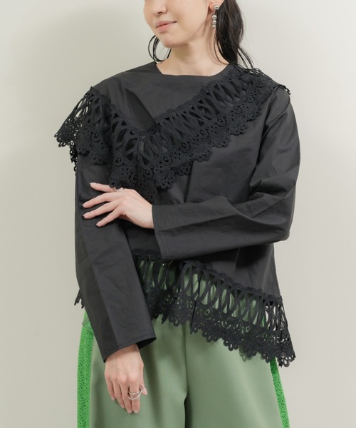 DOLLUPOOPS(ドールアップウップス)の「レーススカーフカラートップス(シャツ/ブラウス・レディース・ブラック/オフホワイト・38)」の2枚目の写真