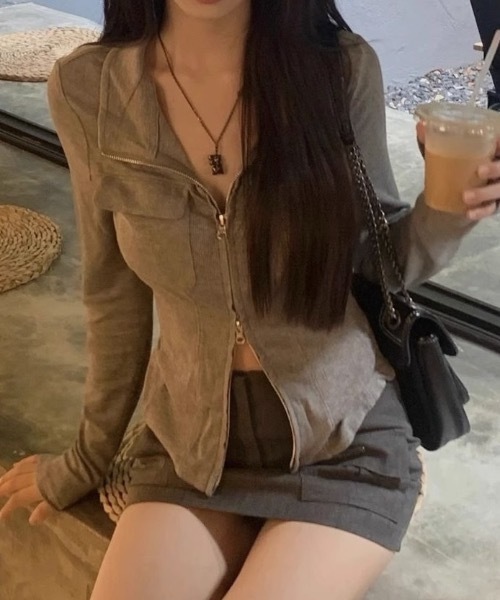 lilful（リルフル）の「ダブルジップ スリムライン フロントポケットデザイントップス（Tシャツ/カットソー・レディース・グレー・M/L）」の3枚目の写真