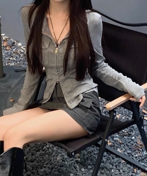 lilful（リルフル）の「ダブルジップ スリムライン フロントポケットデザイントップス（Tシャツ/カットソー・レディース・グレー・M/L）」の5枚目の写真