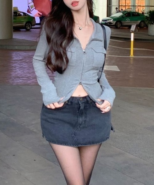 lilful（リルフル）の「ダブルジップ スリムライン フロントポケットデザイントップス（Tシャツ/カットソー・レディース・グレー・M/L）」の11枚目の写真