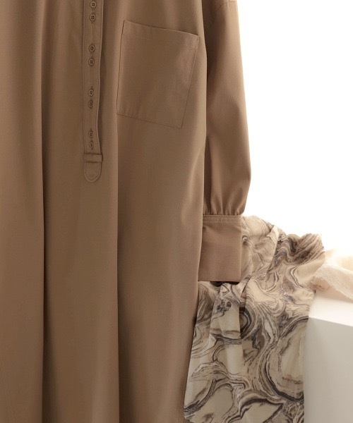 Bab（バブ）の「パイピングシャツワンピース（シャツワンピース・レディース・ブラウン/ベージュ・MEDIUM）」の7枚目の写真