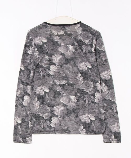 B.I.D.(ビーアイディー)の「《Growth by Grail》フラワープリントVネックL/S(Tシャツ/カットソー・メンズ・レッド/ブルー/ブラック・LARGE/MEDIUM)」の4枚目の写真